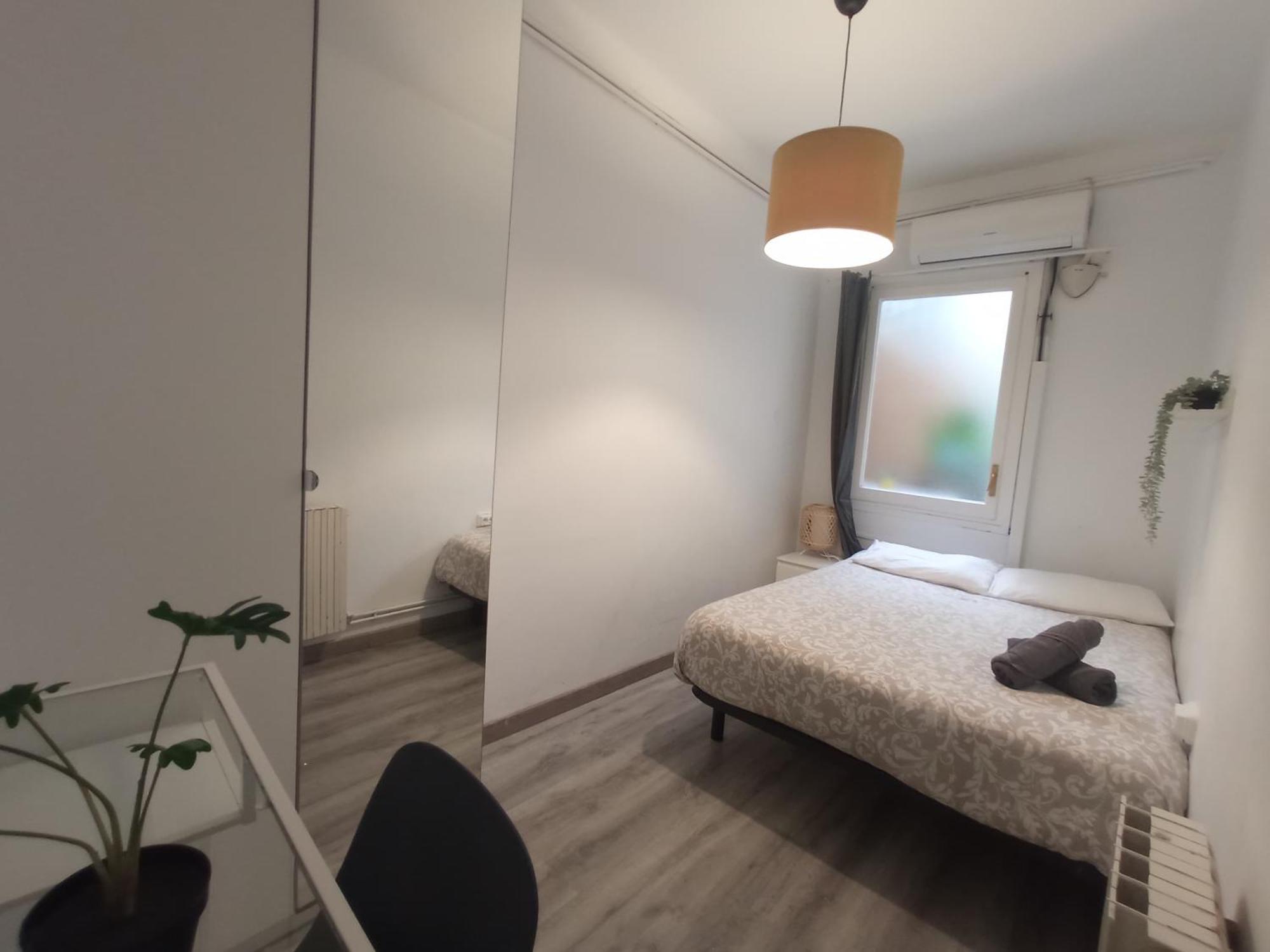 Private Rooms On Tamarit Street Barcelona Exteriör bild
